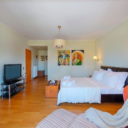 The Painters Luxurious Villa อานาวีซอส ภายนอก รูปภาพ