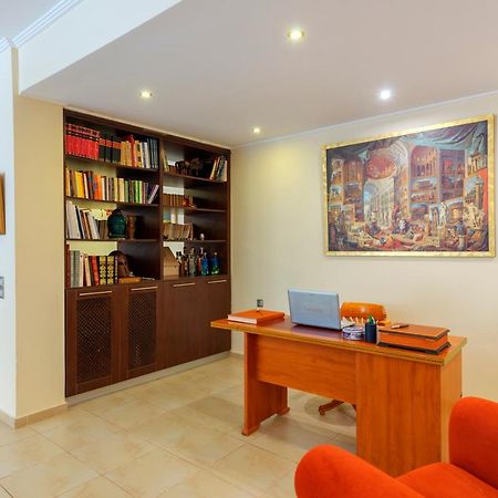 The Painters Luxurious Villa อานาวีซอส ภายนอก รูปภาพ
