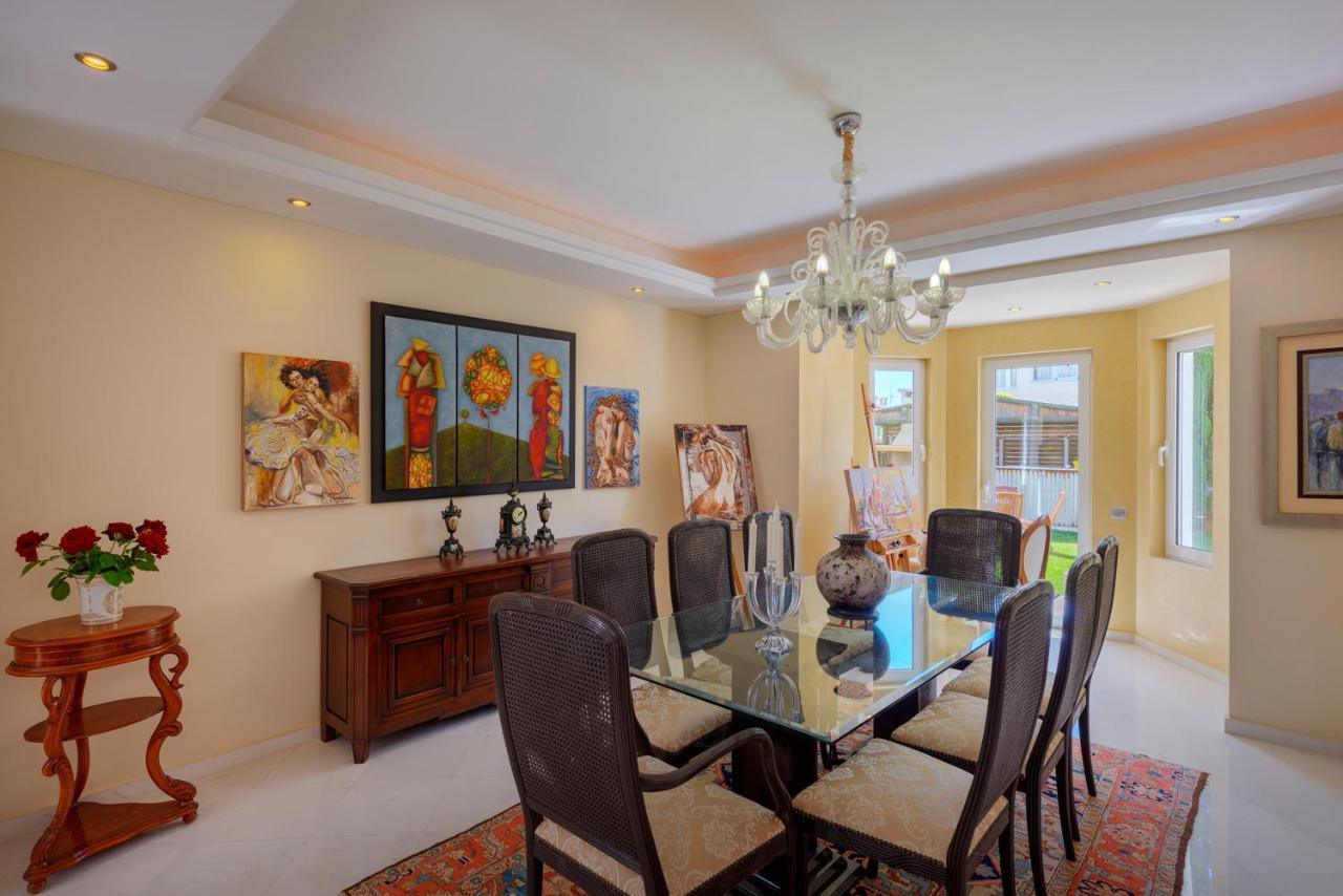 The Painters Luxurious Villa อานาวีซอส ภายนอก รูปภาพ