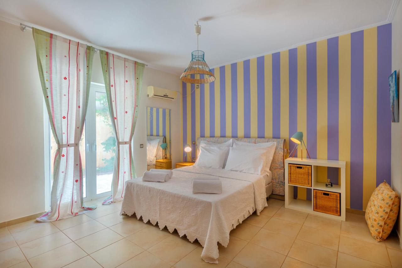 The Painters Luxurious Villa อานาวีซอส ภายนอก รูปภาพ