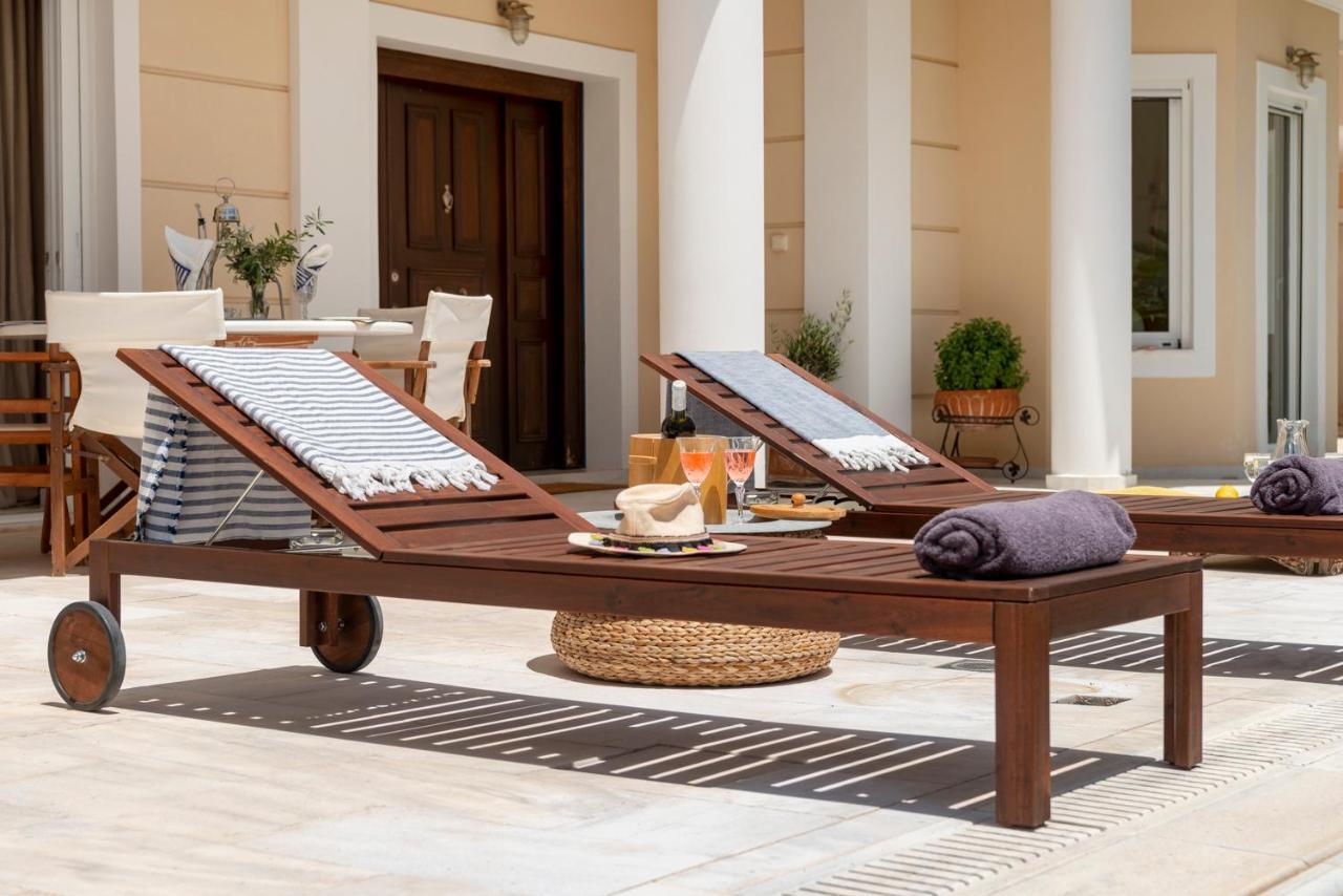 The Painters Luxurious Villa อานาวีซอส ภายนอก รูปภาพ
