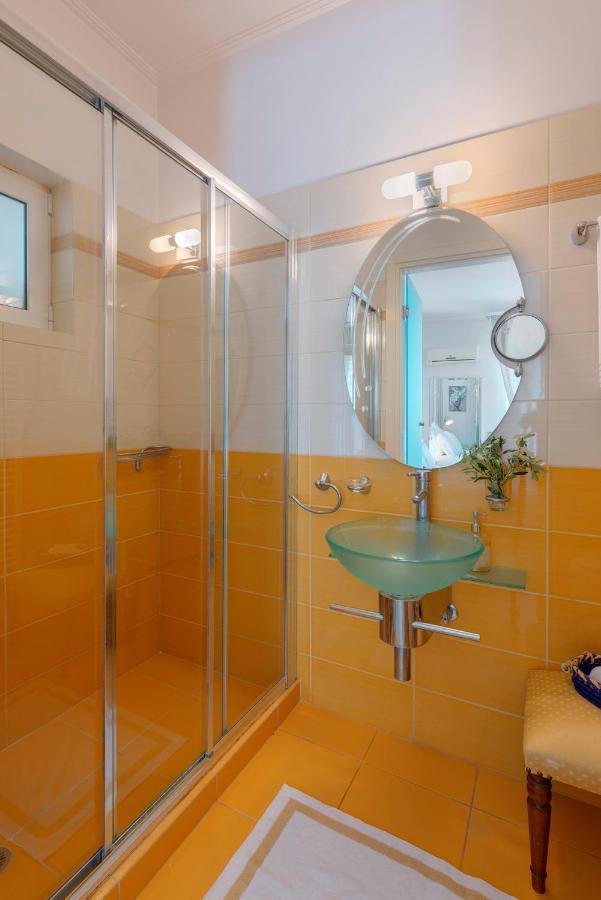 The Painters Luxurious Villa อานาวีซอส ภายนอก รูปภาพ