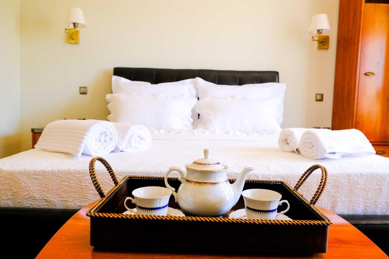 The Painters Luxurious Villa อานาวีซอส ภายนอก รูปภาพ