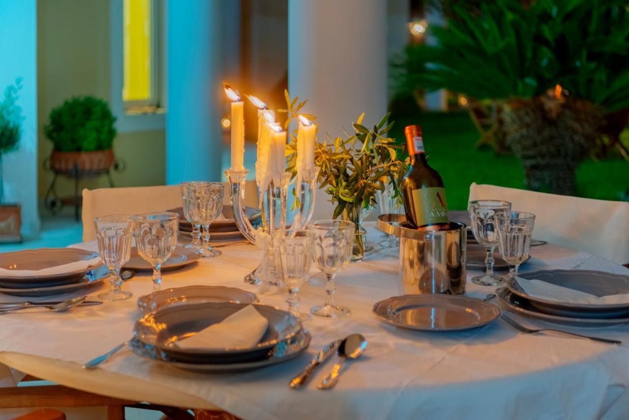 The Painters Luxurious Villa อานาวีซอส ภายนอก รูปภาพ